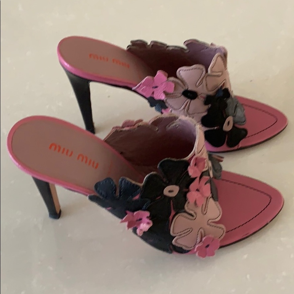 MiuMiu stunning heels with 🌸 flower detail - Picture 2 of 8